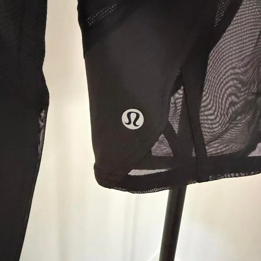 Lululemon Women's Black Crop-top